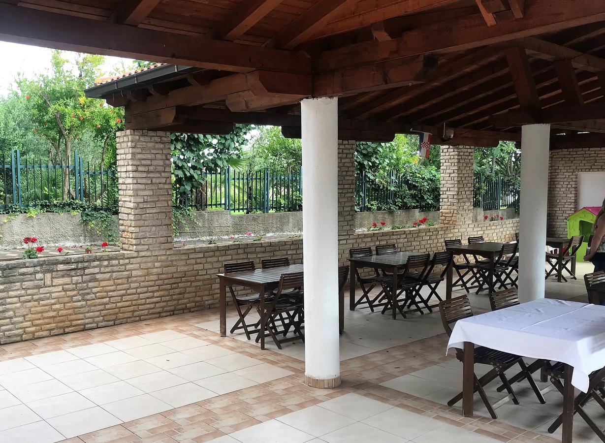 Villa Toni Sveti Filip i Jakov Buitenkant foto